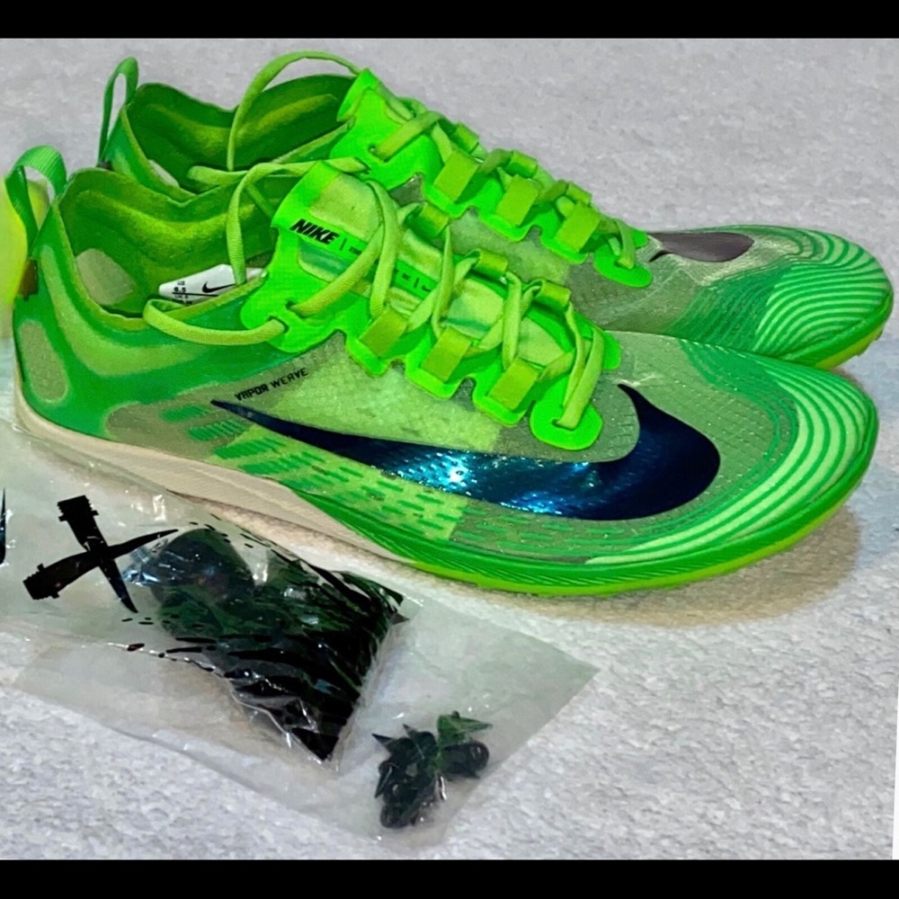 NIKE Zoom Victory XC Men's Cross Country Running Shoes
Size: 10)